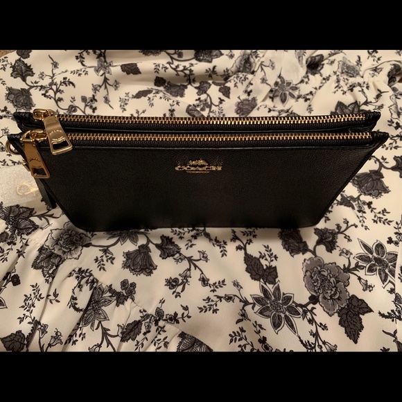 Coach black cross grain wristlet - Picture 3 of 5